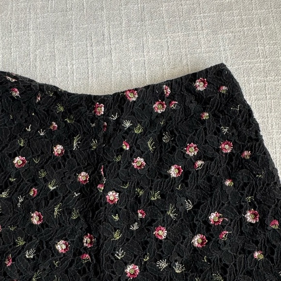 Kendall & Kylie Black Shorts Embroidered Lace Floral Boho Festival Small - Picture 3 of 9